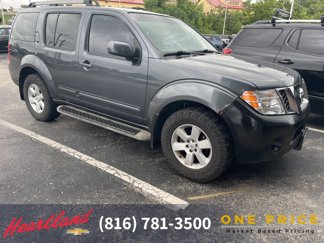 Used 2011 Nissan Pathfinder SV image 1