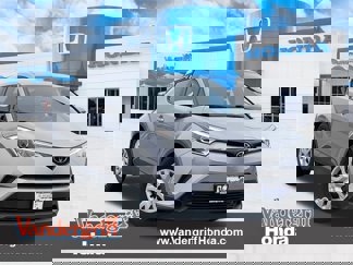 Used 2019 Toyota C-HR LE image 1
