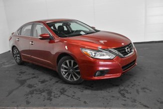 Used 2016 Nissan Altima 2.5 SL w/ 2.5 Technology Package image 1