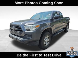 Used 2017 Toyota Tacoma SR image 1