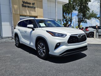 Used 2020 Toyota Highlander XLE image 1