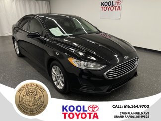Used 2020 Ford Fusion SE image 1