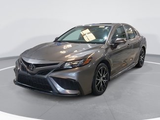 Used 2024 Toyota Camry SE image 1