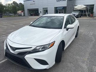 Used 2020 Toyota Camry SE image 1
