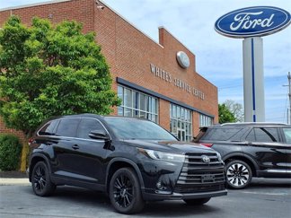 Used 2019 Toyota Highlander SE image 1