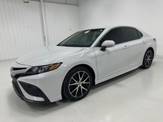 Used 2023 Toyota Camry SE image 1