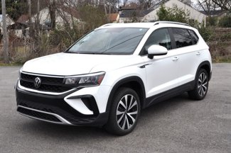 Used 2022 Volkswagen Taos SE image 1