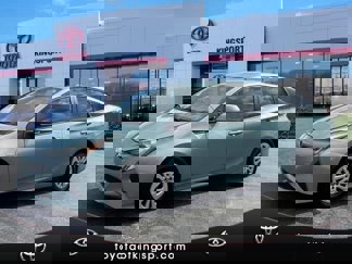 Used 2016 Toyota Prius Two image 1