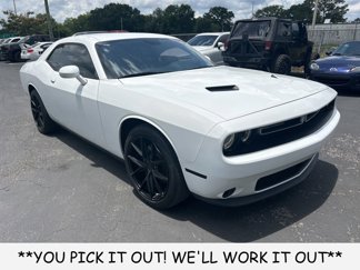 Used 2019 Dodge Challenger SXT image 1