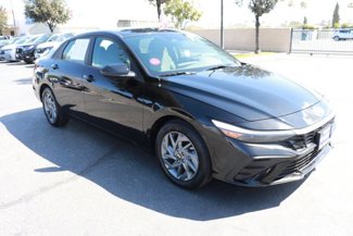 Used 2024 Hyundai Elantra SEL image 1