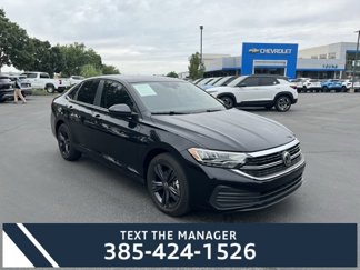 Used 2023 Volkswagen Jetta SE image 1