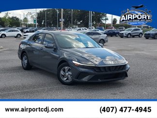 Used 2024 Hyundai Elantra SE image 1