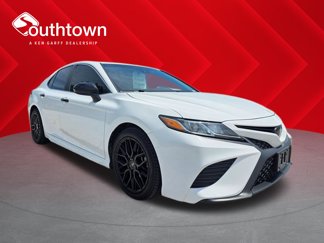 Used 2018 Toyota Camry SE image 1