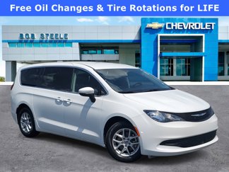Used 2022 Chrysler Voyager LX image 1