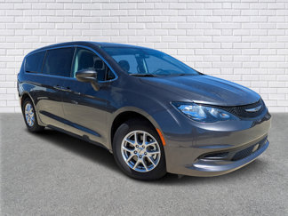 Used 2022 Chrysler Voyager LX image 1