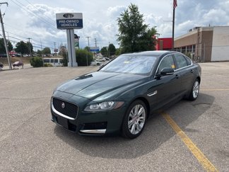 Used 2017 Jaguar XF Premium image 1