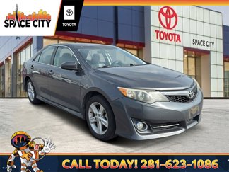 Used 2012 Toyota Camry SE image 1