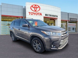 Used 2017 Toyota Highlander XLE image 1