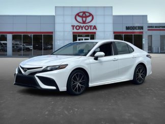 Used 2024 Toyota Camry SE image 1