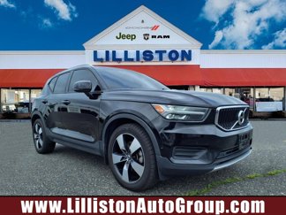 Used 2019 Volvo XC40 T5 Momentum image 1
