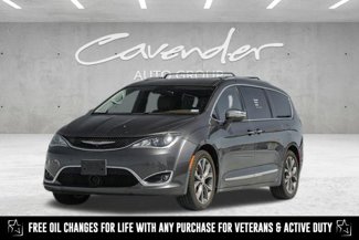 Used 2017 Chrysler Pacifica Limited image 1