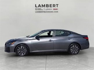 Used 2025 Nissan Altima 2.5 SV image 1