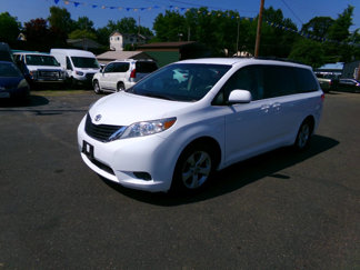 Used 2012 Toyota Sienna LE image 1