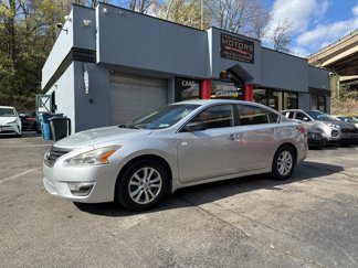 Used 2015 Nissan Altima 2.5 S w/ Sport Value Package image 1