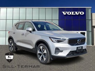 New 2025 Volvo XC40 B5 Core w/ Climate Package image 1