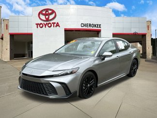 Used 2025 Toyota Camry SE image 1