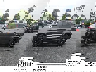 Used 2020 Jeep Grand Cherokee Altitude image 1