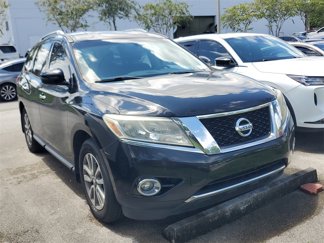 Used 2016 Nissan Pathfinder SV image 1