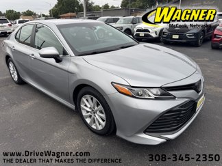 Used 2019 Toyota Camry LE image 1