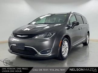 Used 2017 Chrysler Pacifica Touring-L w/ Tire & Wheel Group image 1