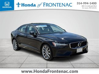 Used 2020 Volvo S60 T5 Momentum image 1