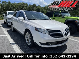 Used 2019 Lincoln MKT AWD image 1