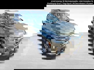 Used 2023 Chevrolet Traverse LT image 1