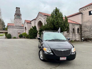 Used 2006 Chrysler Town & Country Touring image 1