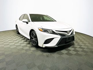 Used 2018 Toyota Camry SE image 1