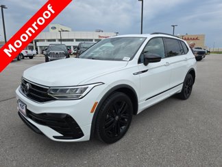 Used 2022 Volkswagen Tiguan SE R-Line image 1