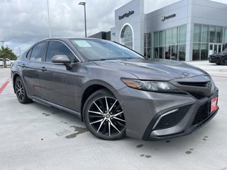 Used 2023 Toyota Camry SE image 1