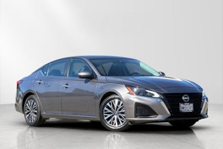 Used 2023 Nissan Altima 2.5 SV image 1