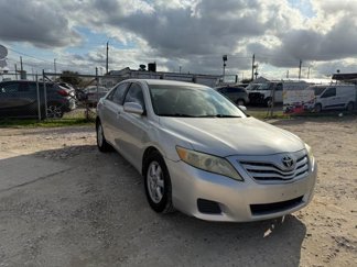 Used 2010 Toyota Camry LE image 1