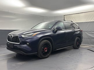 Used 2021 Toyota Highlander LE image 1