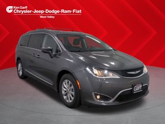Used 2018 Chrysler Pacifica Touring-L image 1