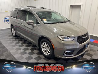 Used 2022 Chrysler Pacifica Touring-L image 1