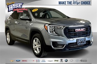 Used 2024 GMC Terrain SLE image 1