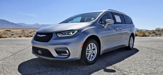 Used 2021 Chrysler Pacifica Touring-L image 1