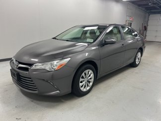 Used 2017 Toyota Camry LE image 1