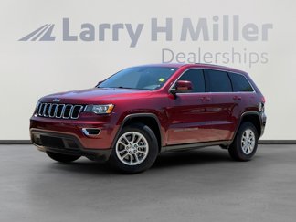 Used 2019 Jeep Grand Cherokee Laredo image 1